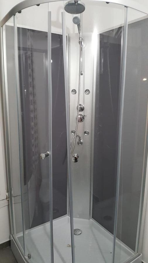 3 Hebergements - Au 1Er Etage 1 Appartement 2 Pieces Et Au 2Eme Etage Un Logement De 2 Chambres Louees Separement Avec Coin Cuisine Et Toilettes A Partager- Dans Pavillon Au Pied Du Rer B A 5 Minutes De Paris Et 30 Mn Stade De France Cachan Exteriér fotografie