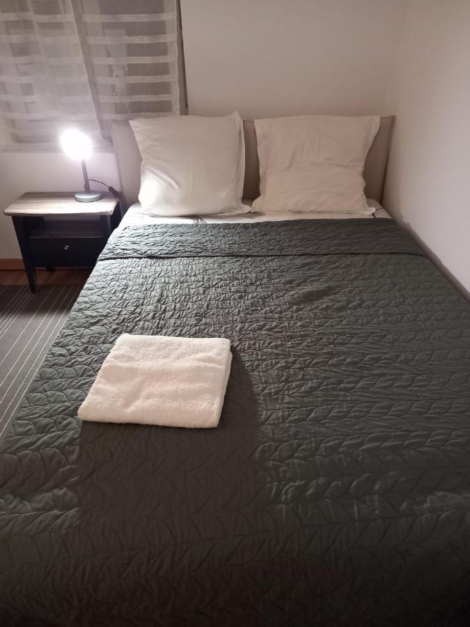 3 Hebergements - Au 1Er Etage 1 Appartement 2 Pieces Et Au 2Eme Etage Un Logement De 2 Chambres Louees Separement Avec Coin Cuisine Et Toilettes A Partager- Dans Pavillon Au Pied Du Rer B A 5 Minutes De Paris Et 30 Mn Stade De France Cachan Exteriér fotografie